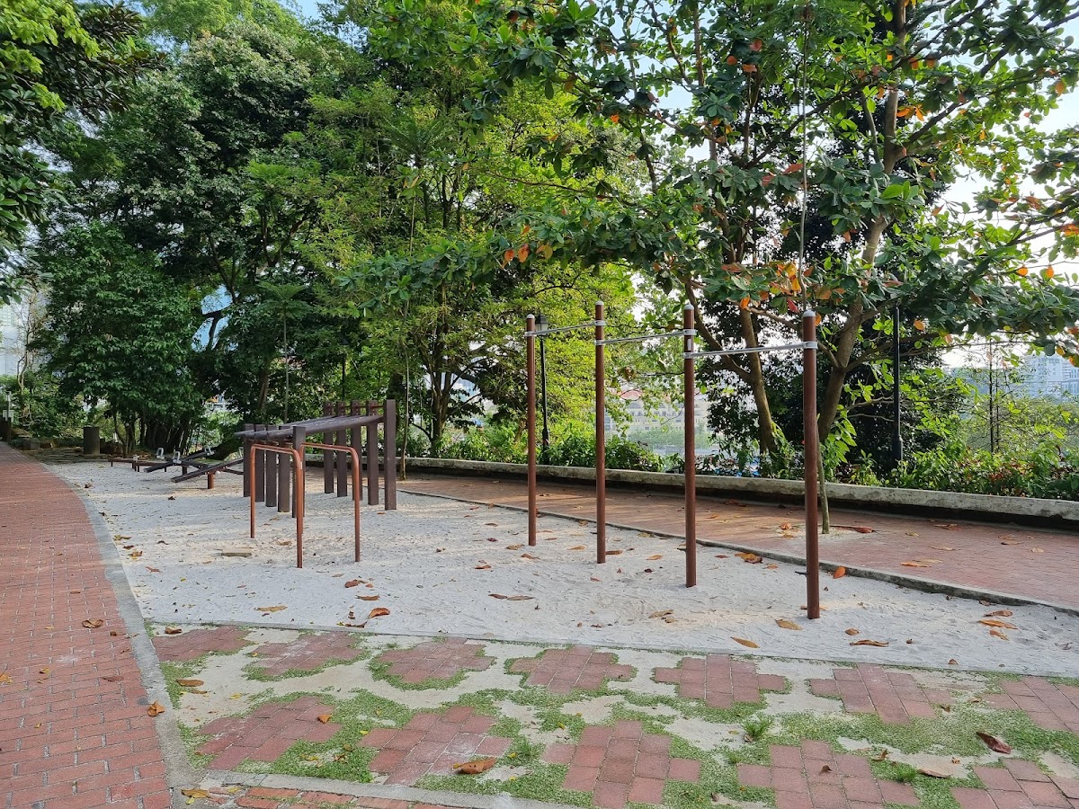 Exercise station